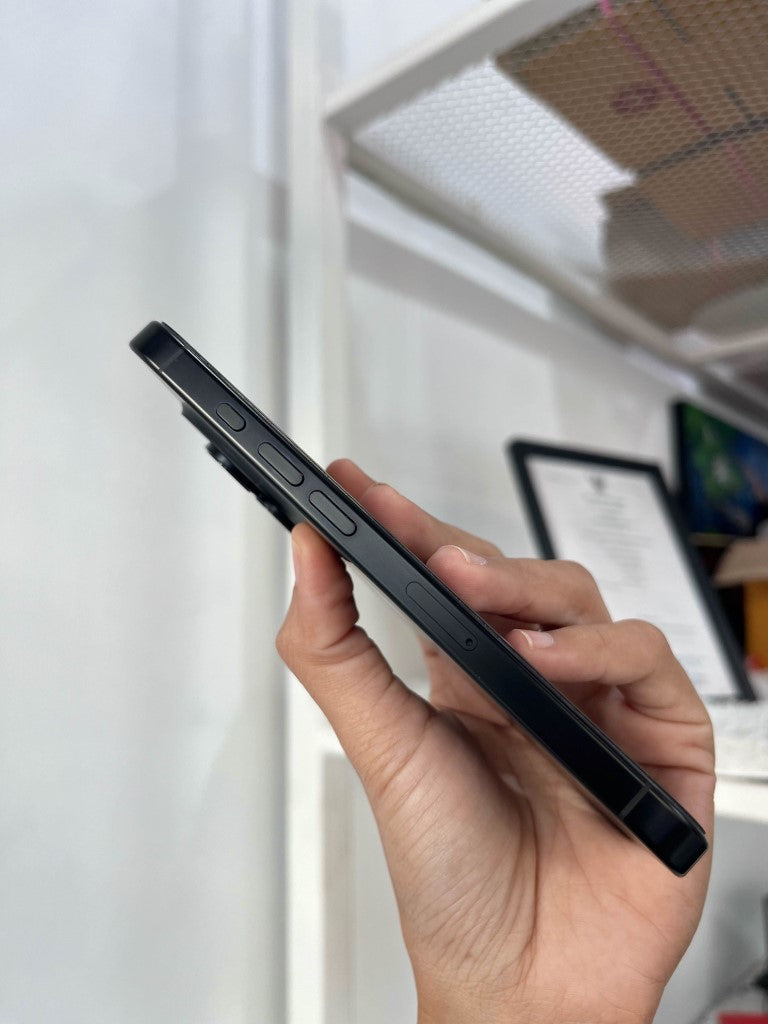 iPhone 16 Pro 128GB Black Titanium
