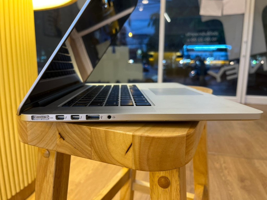 MacBook Pro (Retina,15-inch, 2015) 16/512GB สีเงิน