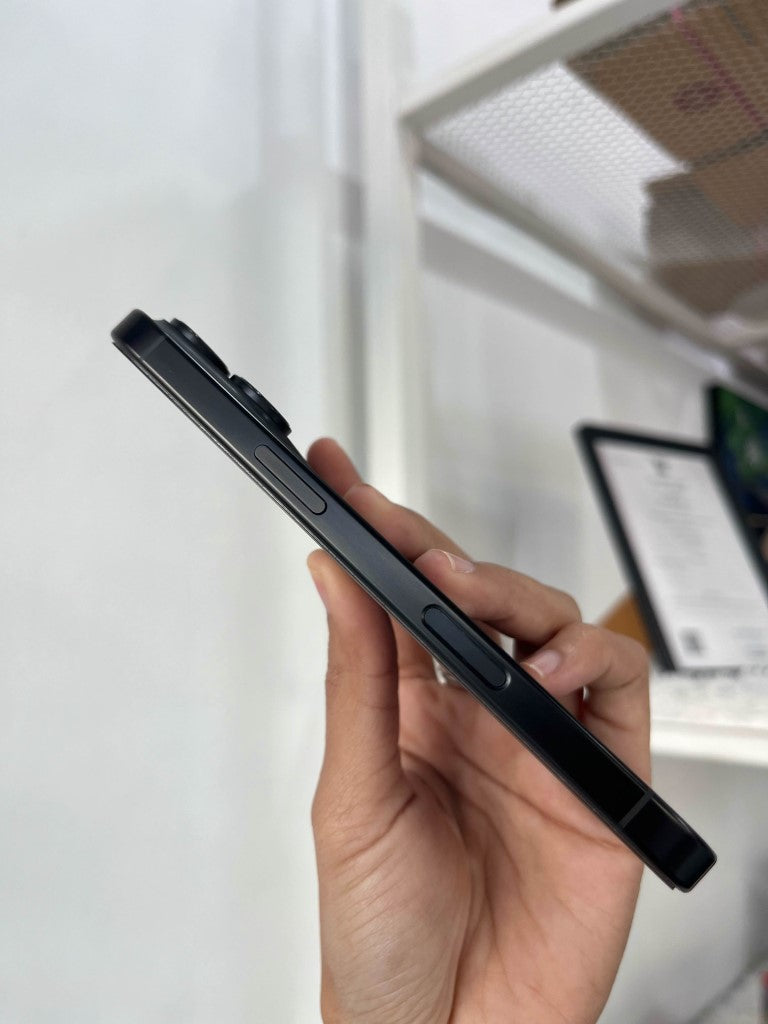 iPhone 16 Pro 128GB Black Titanium